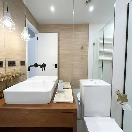 Charming In The Center Of شقة