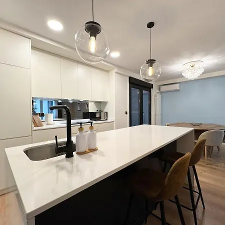 Charming In The Center Of فيجو