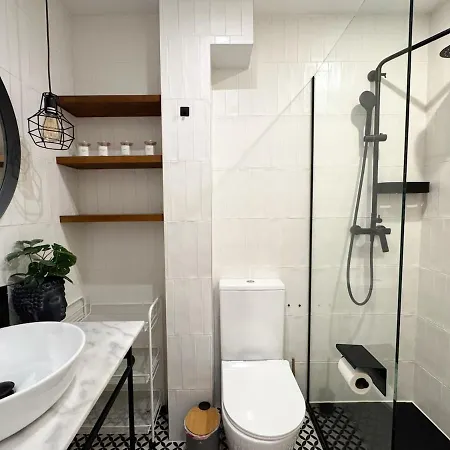 Charming In The Center Of فيجو