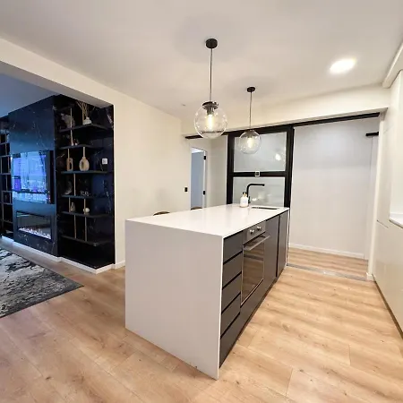 Luxury In The Center Of * Βίγκο