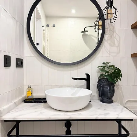 Charming In The Center Of Apartment *